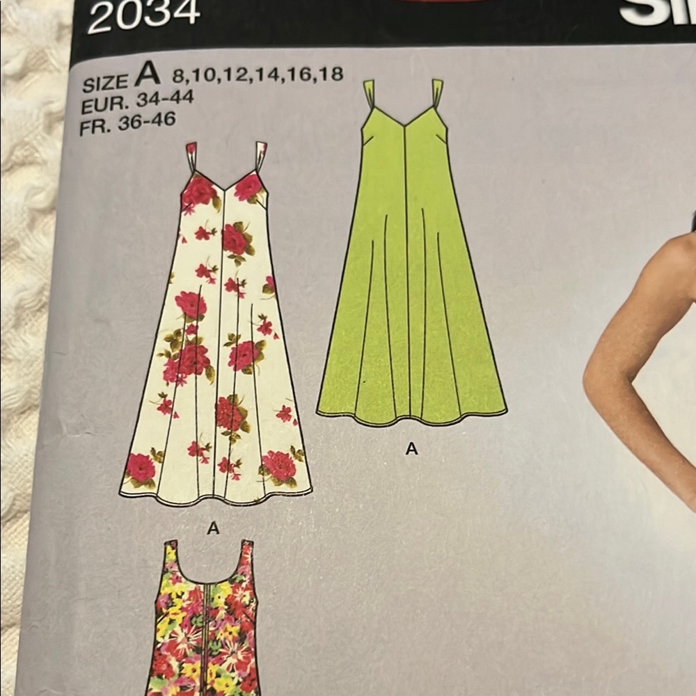 Simplicity Easy Dress Pattern - Picture 3 of 8
